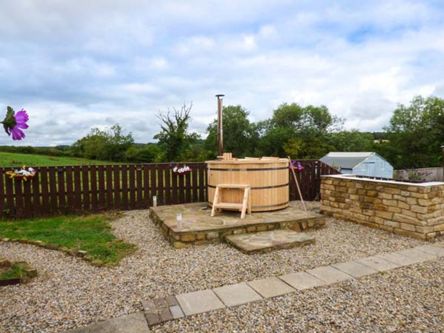 20 lodges with hot tubs within a 2 hour drive of Newcastle Upon Tyne