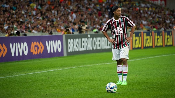 Ronaldinho anuncia su retirada