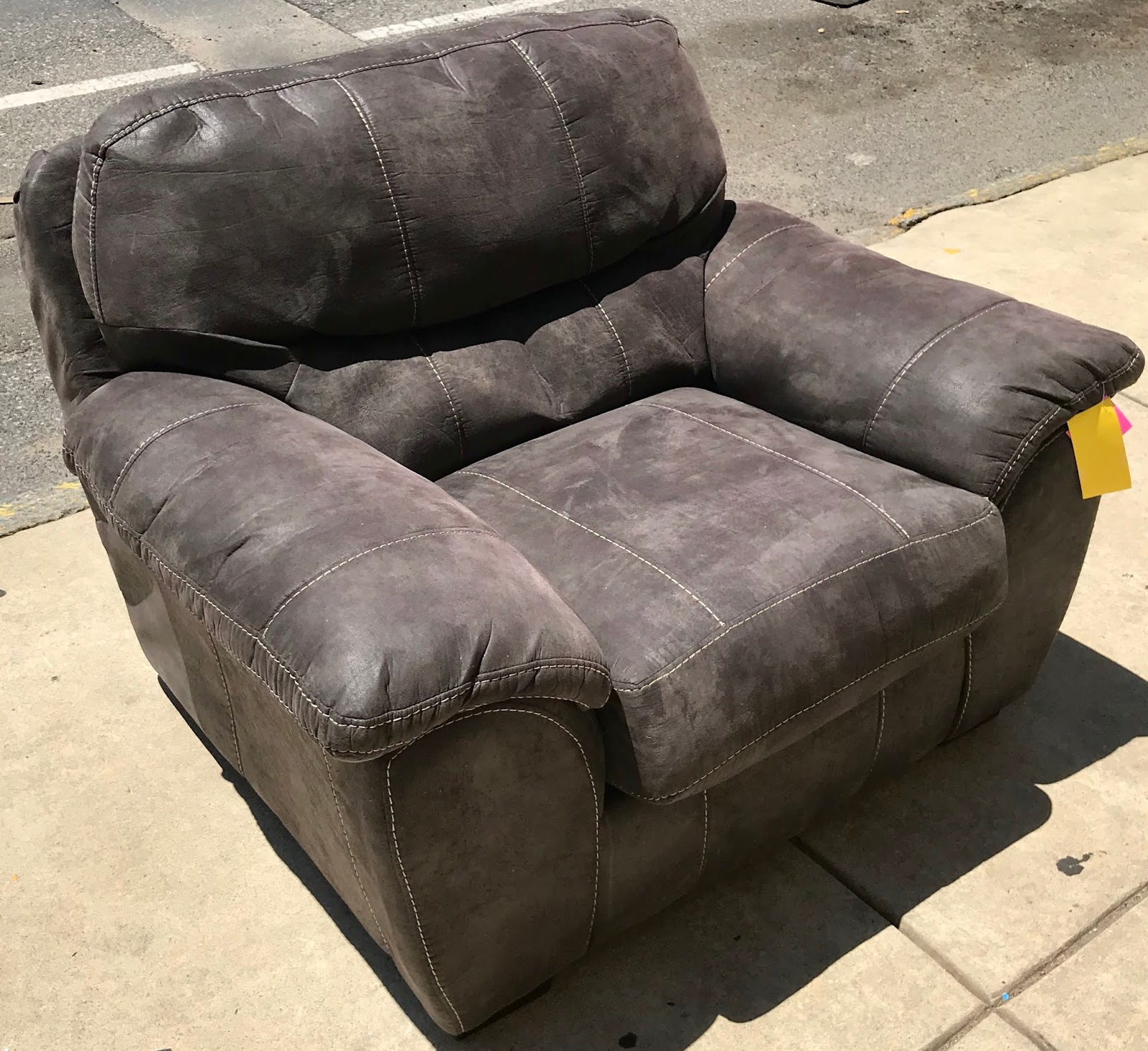 Uhuru Furniture & Collectibles 472262 Jackson Furniture Co. Dark