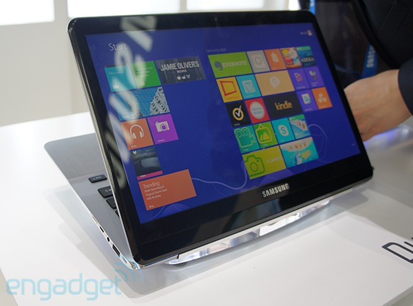 Prototipe Laptop Samsung Dua Layar  Dengan OS Windows 8 