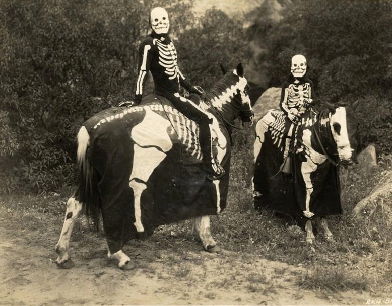Vintage Photos of Funny Halloween Costumes From Between the 1900s to
