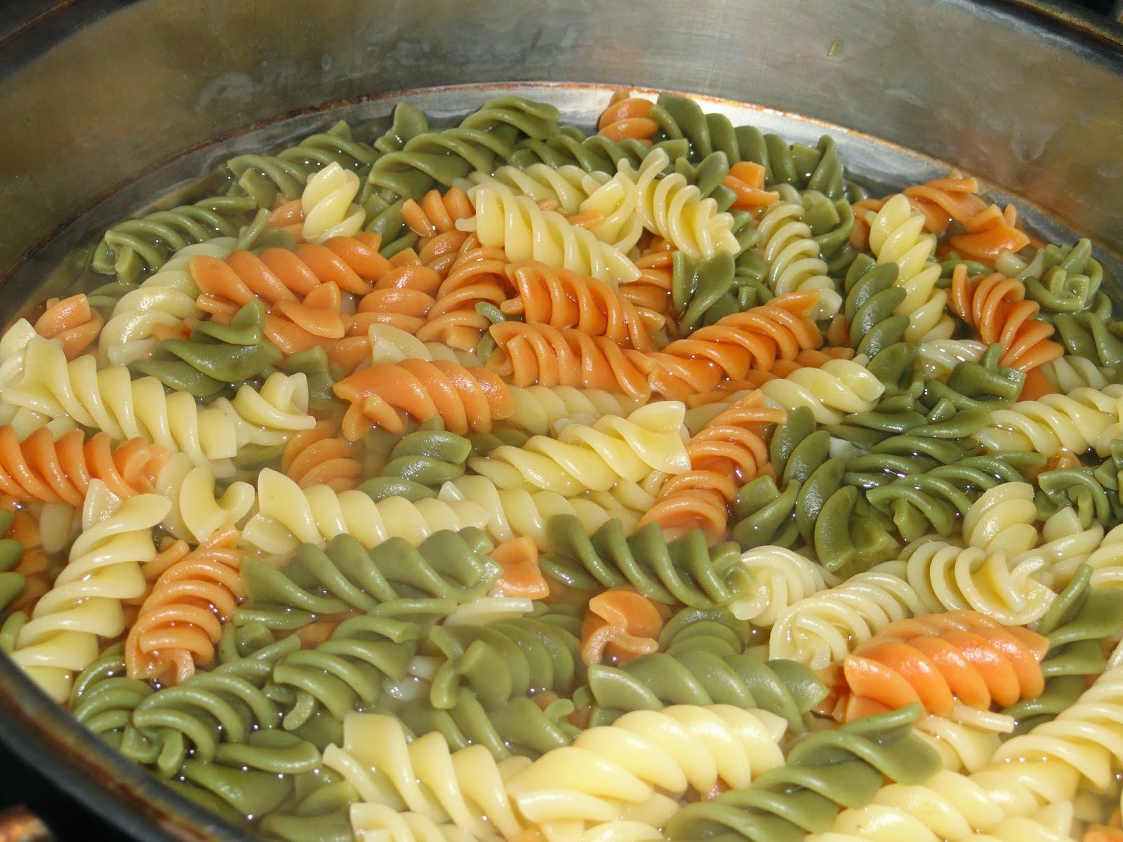 Rotini pasta with White sauce.