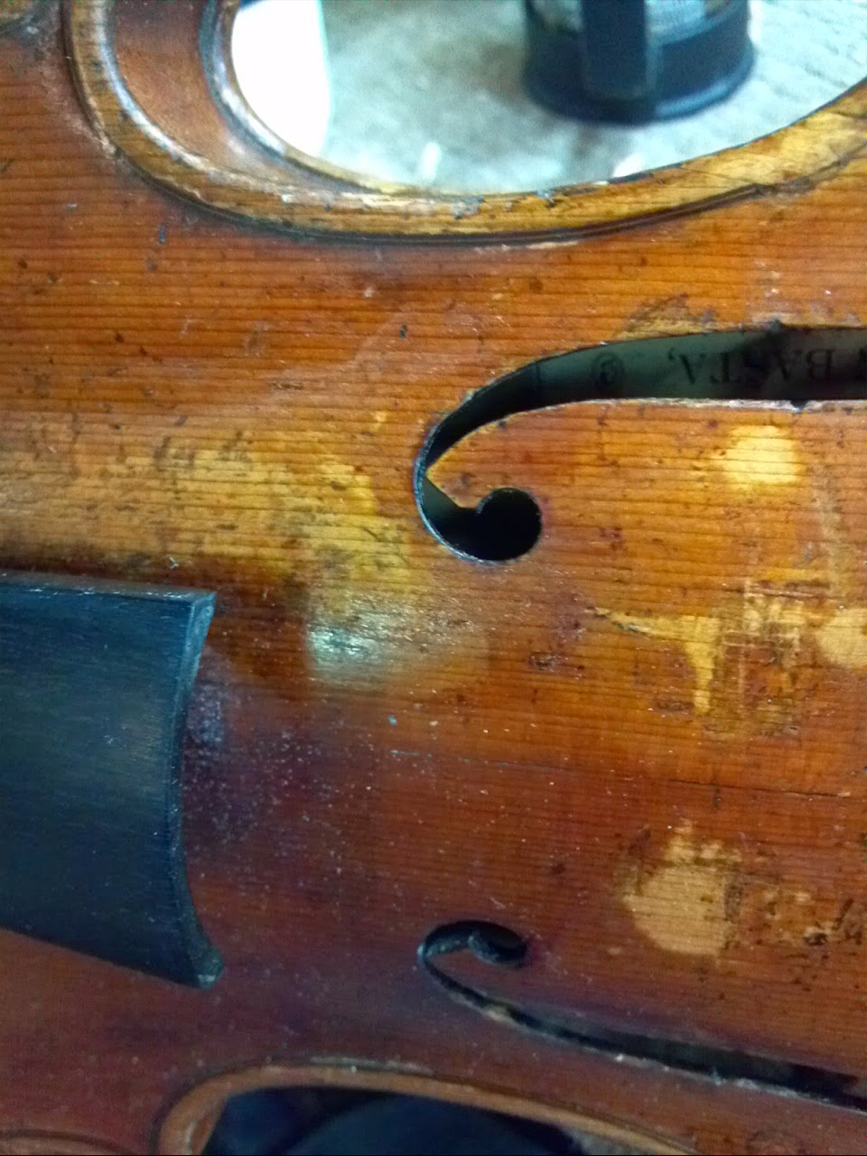 Luthier's Bench Color Matching Violin Varnish, introduction