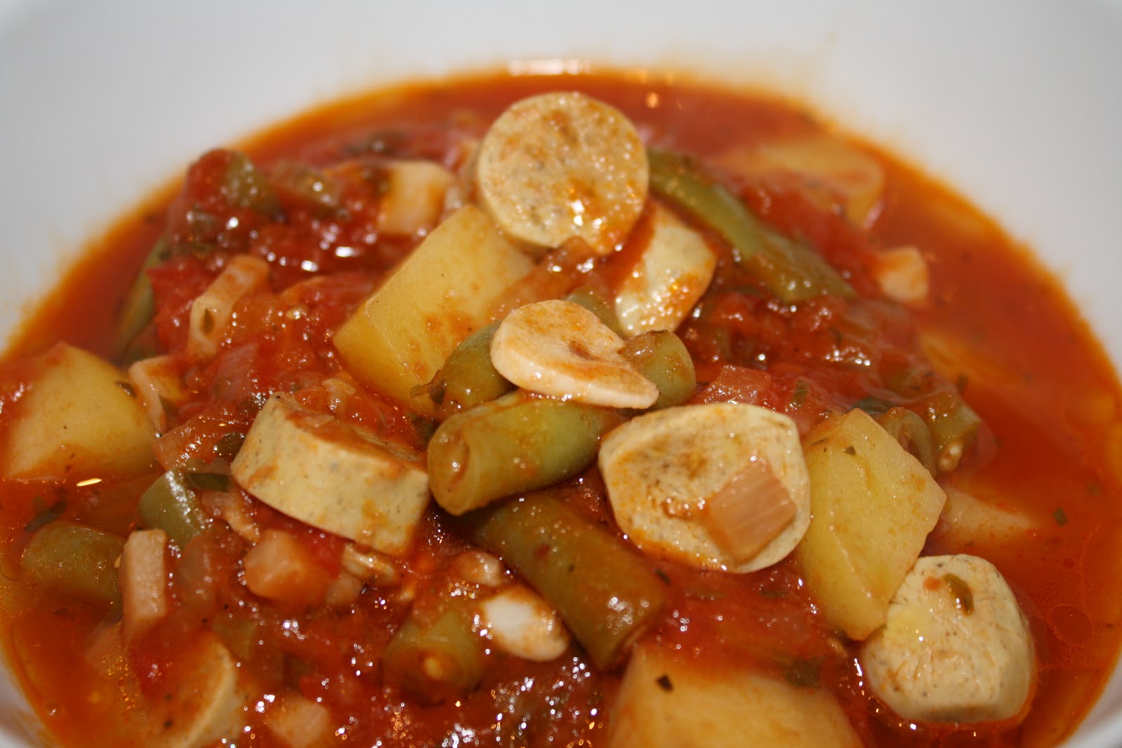 A Cherry on Top.: Toskanischer Fisolen-Eintopf mit Würsterl