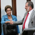 POLÍTICA / Desconforto? Dilma não pareceu muito à vontade ao lado de Marcelo Nilo