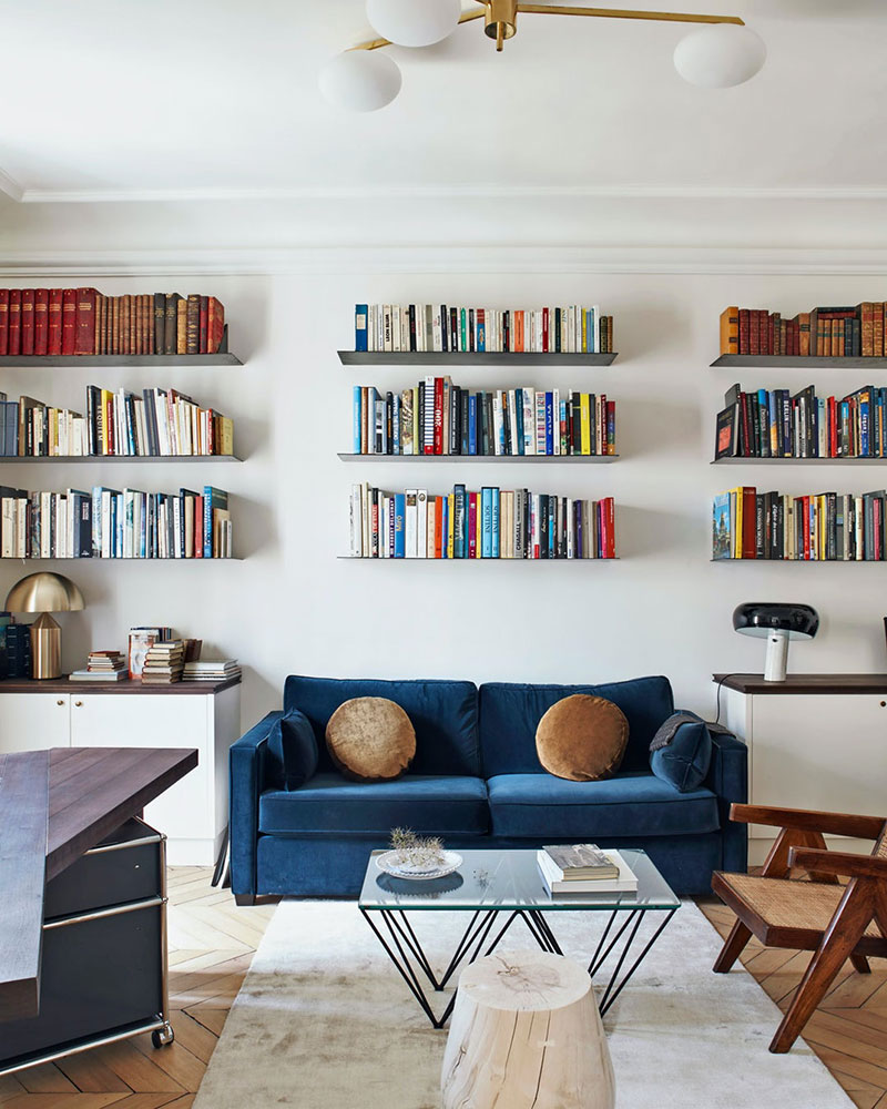 A refined apartment in a 19th century house in Paris