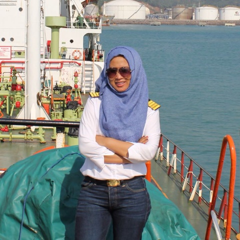 Mengenal Sosok Captain Wanita Pertama Di Kapal Tanker Indonesia