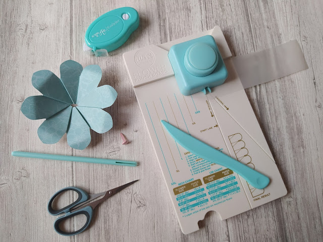 Flower Punch Board de We R Memory Keepers Flower Punch Board de We R Memory Keepers