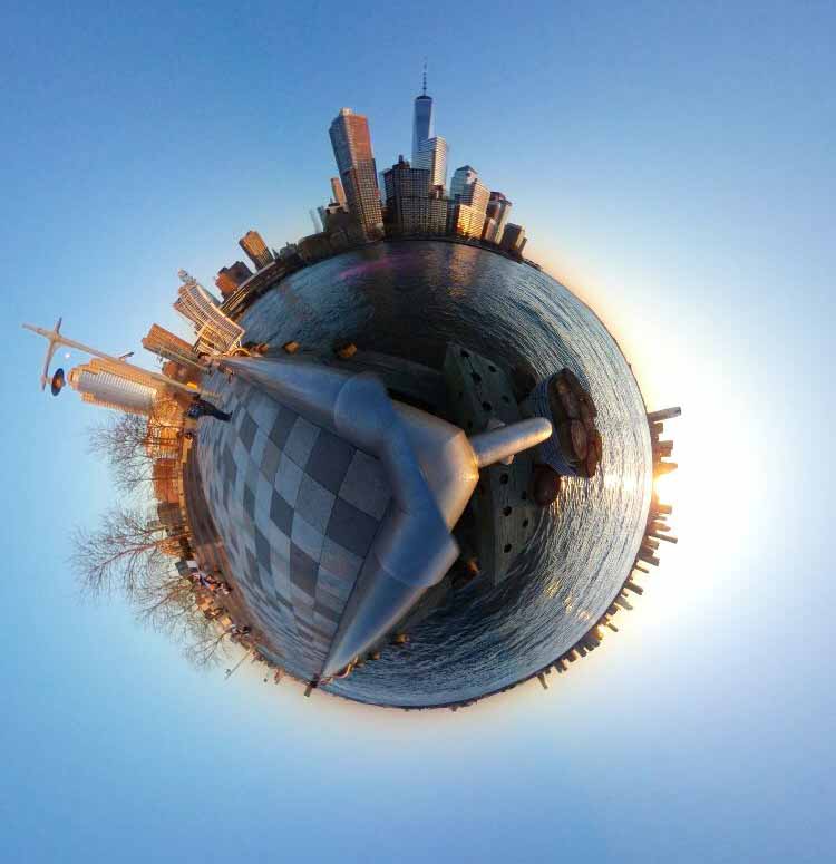 Laituri 25 Manhattanin eteläkärki auringonlaskun aikaan