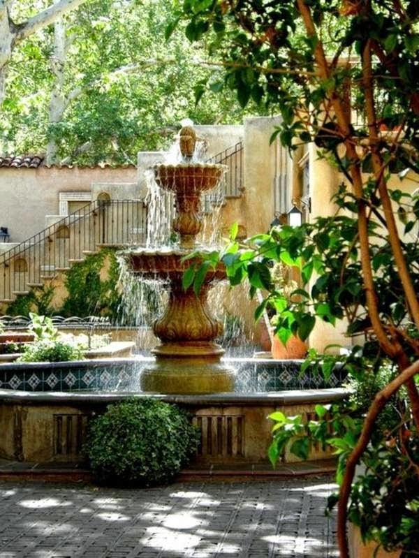 Ideas for the decor of the interior courtyard with fountain