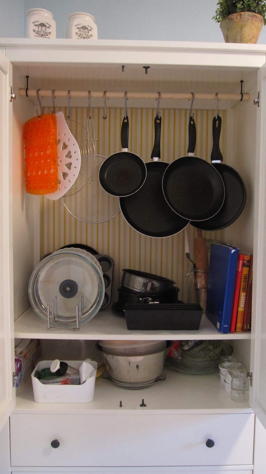 Kleines gelbes Haus: IKEA Hack: Hemnes Küchenschrank