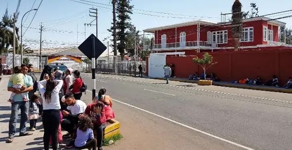 Aumenta tensión en Tacna por exmilitares venezolanos que presionan por ingresar a Chile