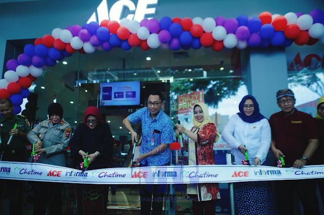 Ini Pesan Ning Ita Saat Hadiri Grand Opening ACE, INFORMA & Chatime di Mojokerto Bisnis unit yang dibuka adalah ACE yang merupakan pusat kebutuhan rurmah tangga dan gaya hidup terlengkap, INFORMA yaitu pusat furnitur dan aksesoris untuk hunian dan bisnis, serta CHATIME merupakan penyedia minuman brewed tea.