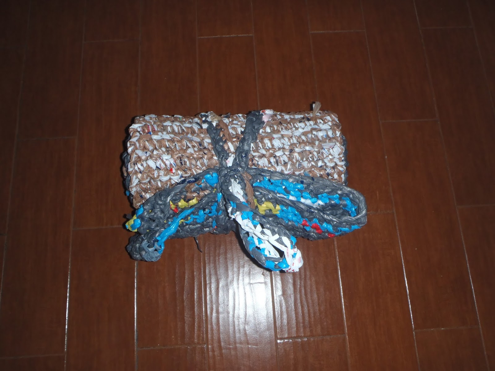 Knitting and Needling How to make mats from plastic grocery sacks