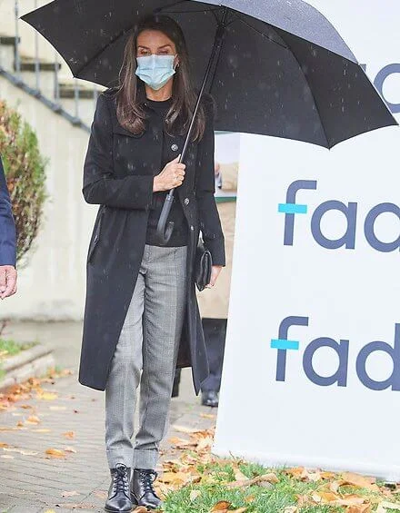 Queen Letizia wore a navy trench coat from Burberry, and Prince of wales pants from Mango, and halloween flat lace-up ankle boots from Uterque