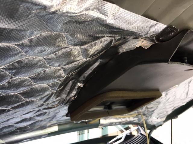 ミラジーノL700sのエンジンルームに静音シートを貼った