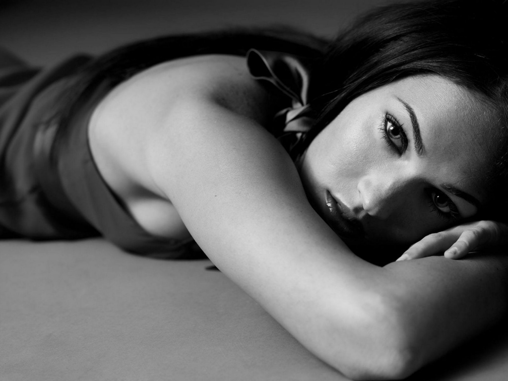 http://1.bp.blogspot.com/-47IiVEU0ebg/TIf_GvGBJsI/AAAAAAAACK8/PWL7bORcjuM/s1600/megan-fox-9-wallpapers_14394_1024x768.jpg