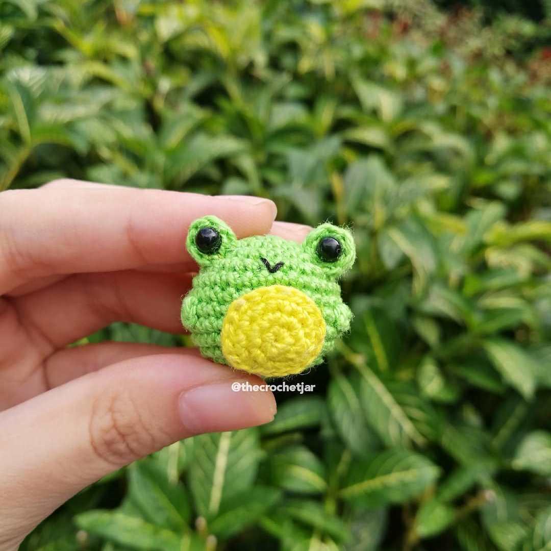 Tiny crochet frog