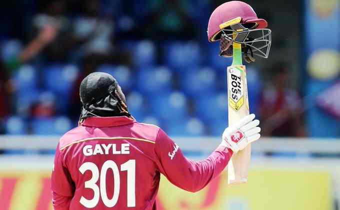 Chris Gayle Walks Out in a Special Jersey 