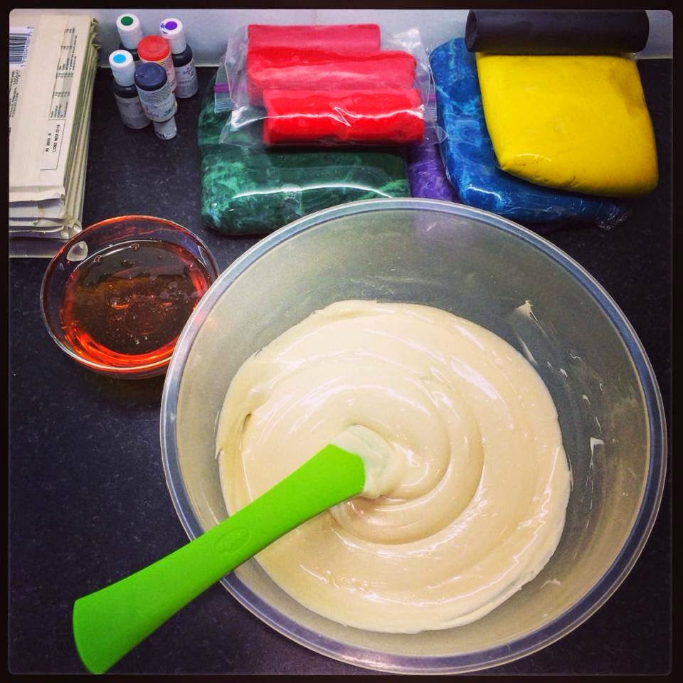 Elaine's Sweet Life Modelling Chocolate {Recipe & Tutorial}