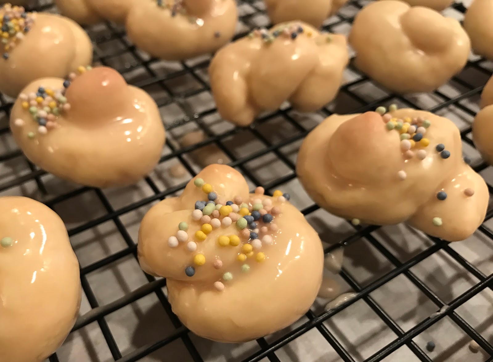 Alexis's Gluten Free Adventures: Gluten Free Italian Knot Cookies