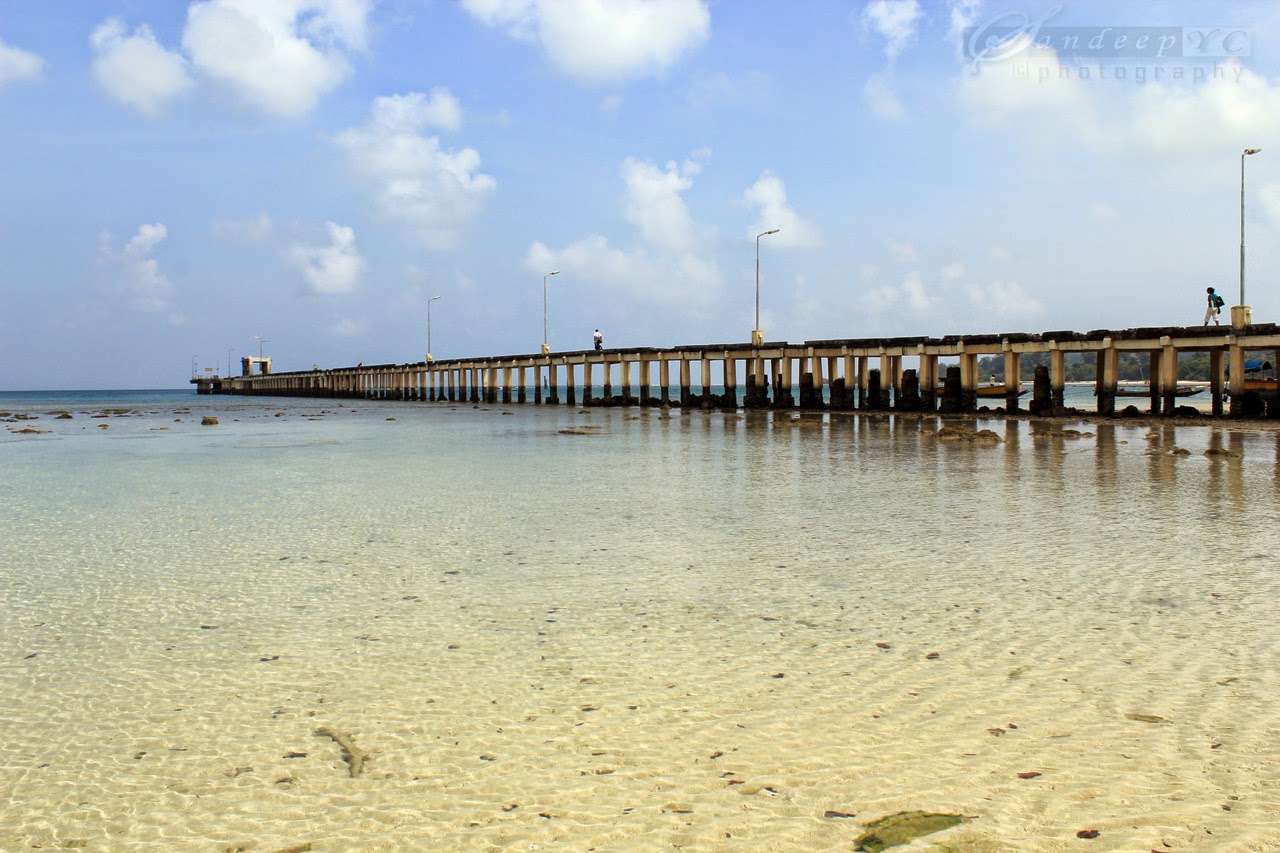 Crystal clear Lagoon at the Neil Jetty