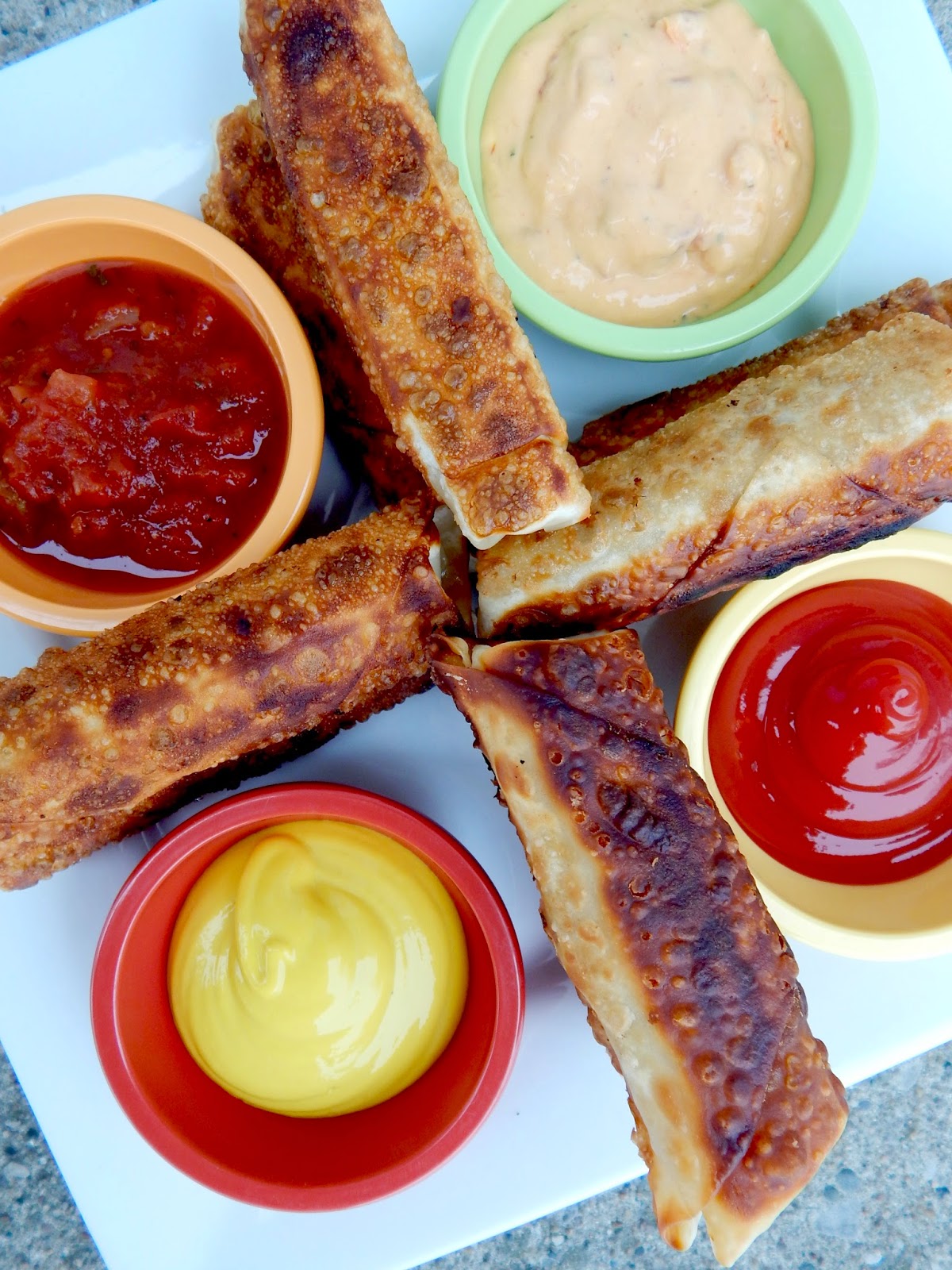 Bacon Cheeseburger Egg Rolls...this unique appetizer is out of this world!  Dip into your favorite "burger" condiments; ketchup, mustard, but nacho cheese sauce is my favorite! (sweetandsavoryfood.com)