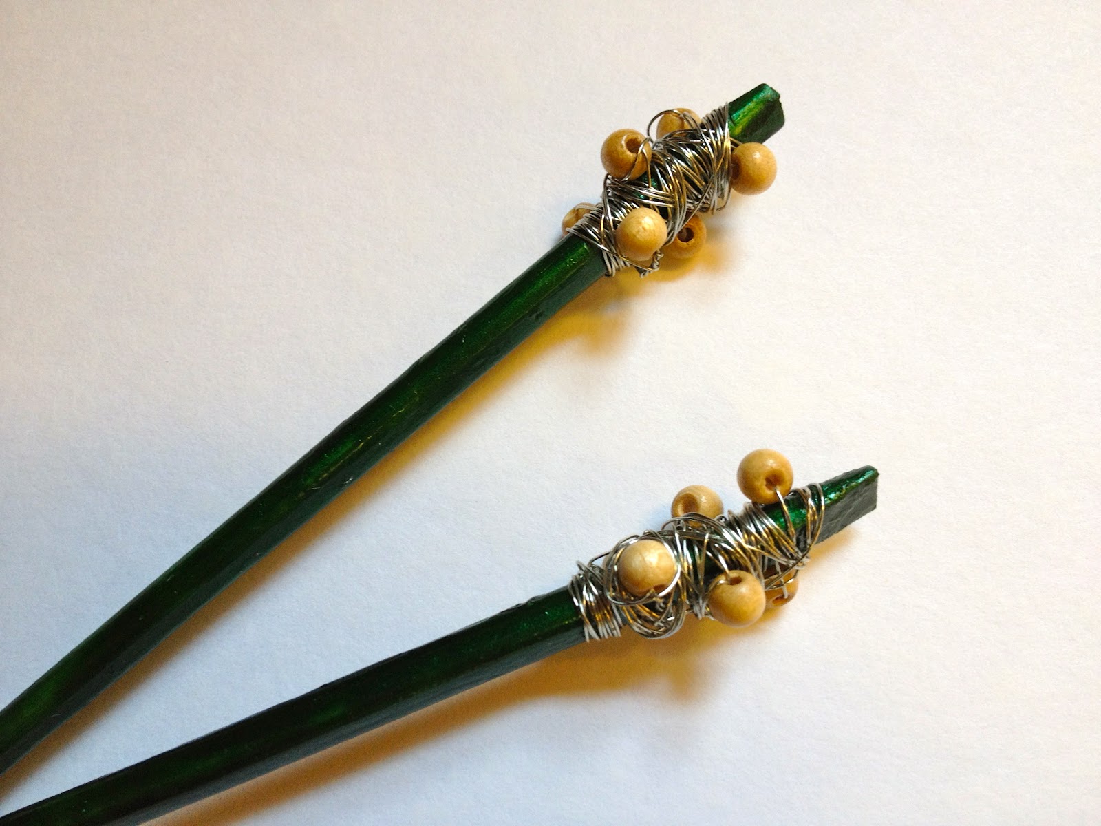 This one uses less beads and more wire, allowing the wire to be part of