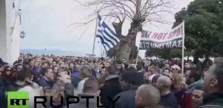 Το βίντεο από τις αντιδράσεις των κατοίκων στην Κω που δεν έδειξε και δεν θα δείξει κανένα ελληνικό ΜΜΕ.. Το βίντεο από τις αντιδράσεις των κατοίκων στην Κω που δεν έδειξε και δεν θα δείξει κανένα ελληνικό ΜΜΕ..