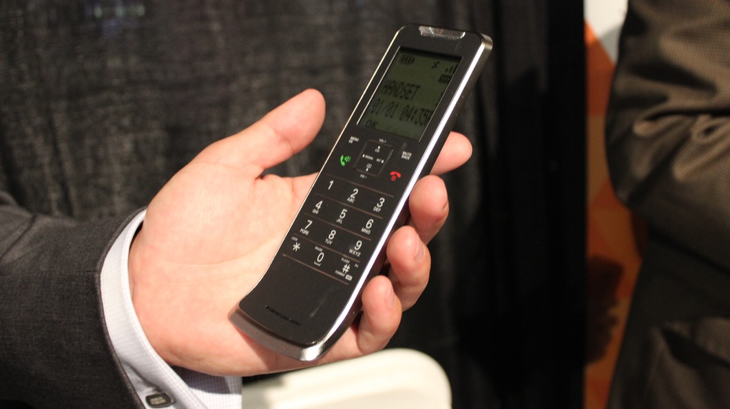 Motorola reveals skinny IT.6 cordless landline(!) phone with answering