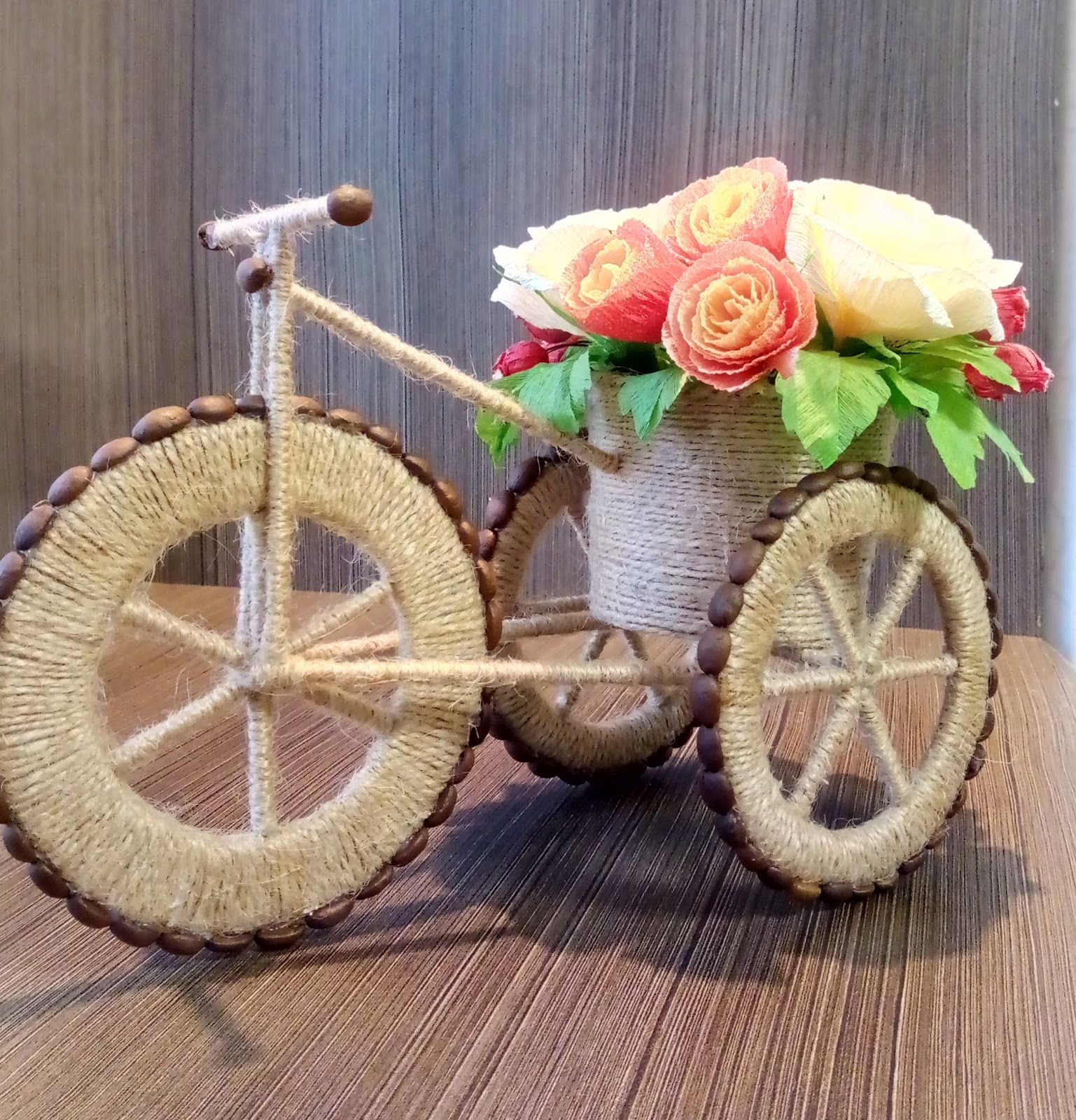 Декоративный велосипед своими руками из крышек