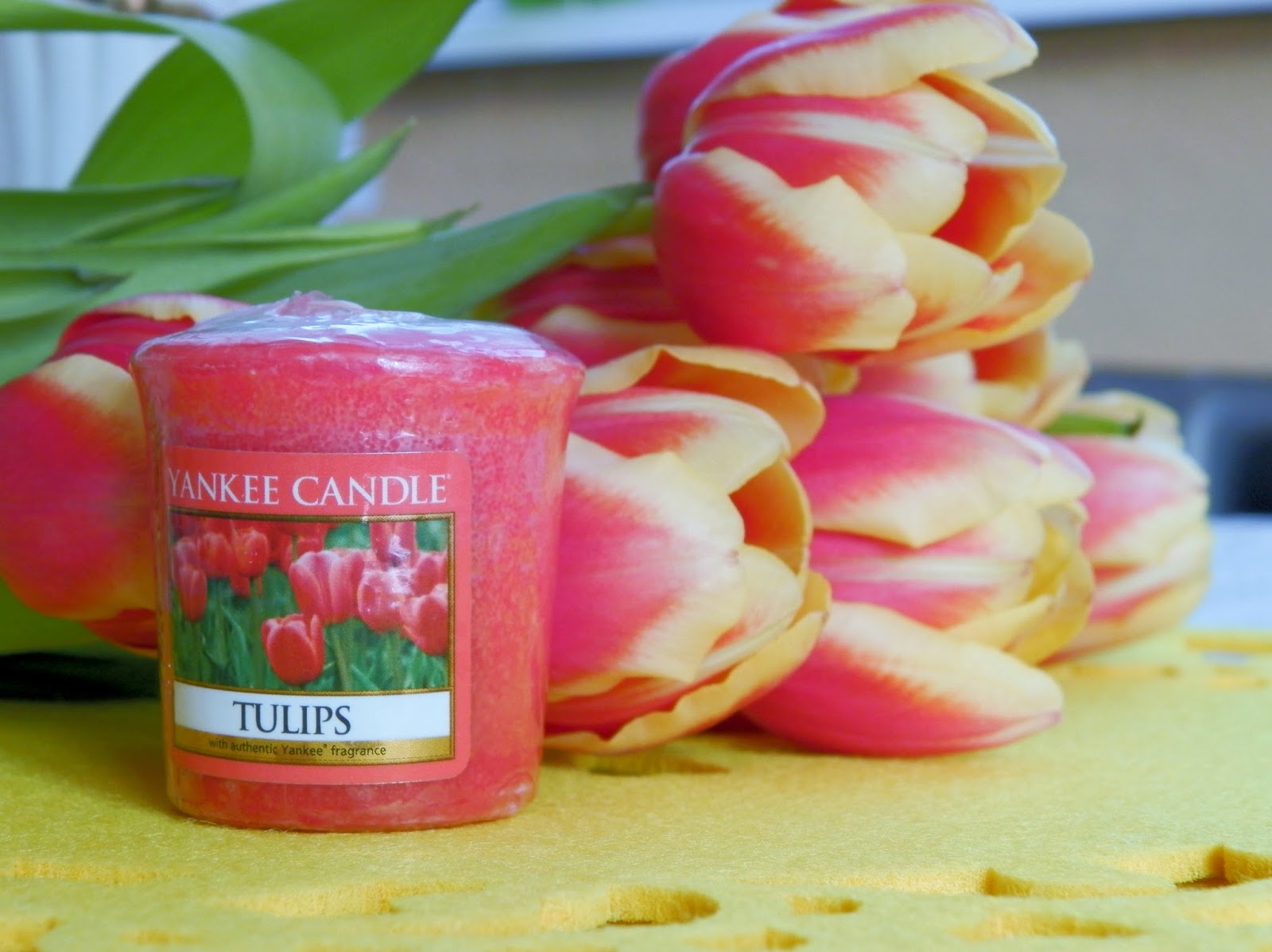 Idealnie nieidealne malinowe usta. Yankee Candle Tulips