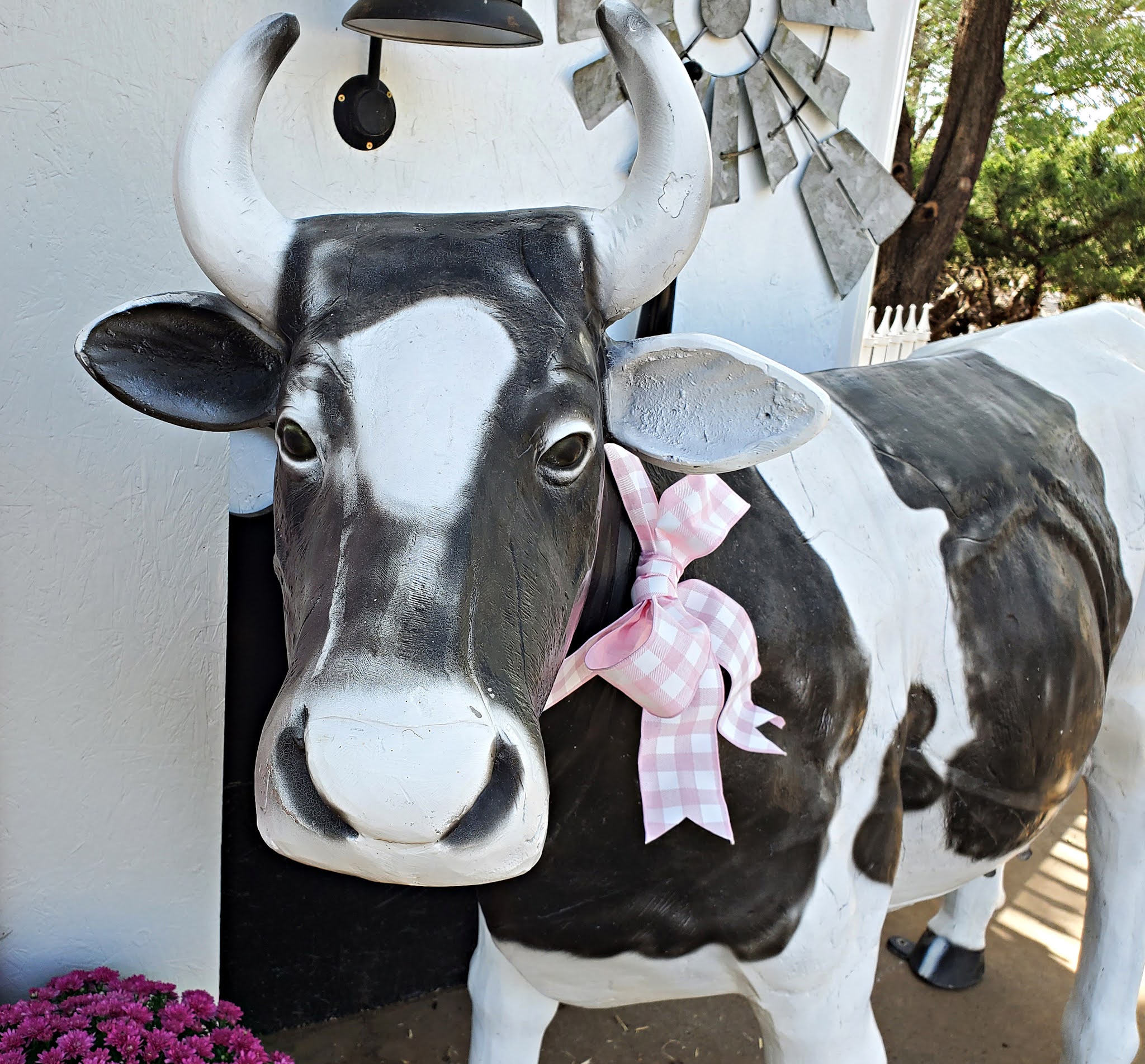 Penny's Vintage Home: Yard Art..Life Size Cow & a Straw Bale Sofa