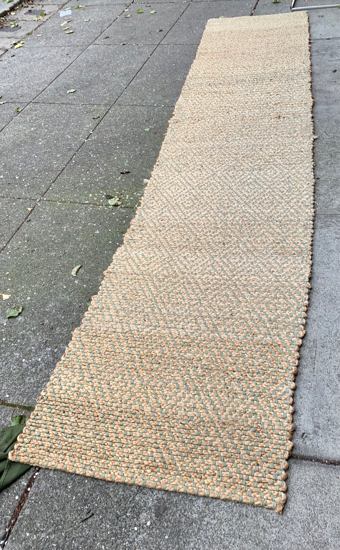 UHURU FURNITURE & COLLECTIBLES SOLD **BARGAIN BUY** 103922 SeaGrass