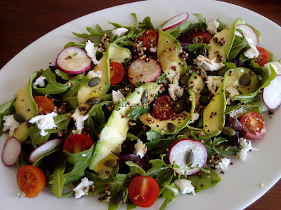 Salada de Quinoa, Abacate e Rúcula Salada de Quinoa