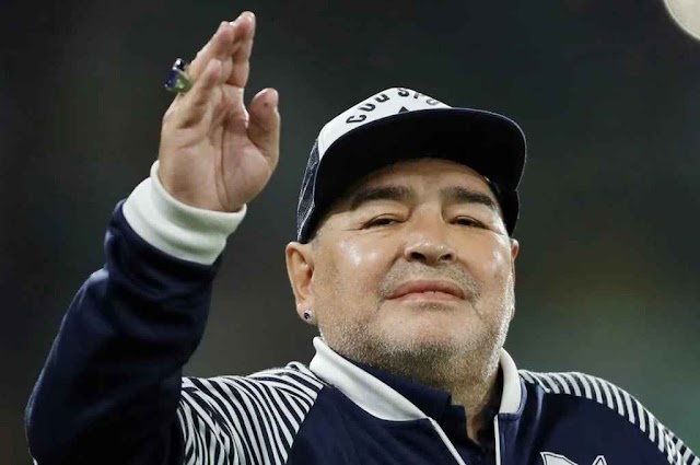 Muere la Leyenda, Diego Armando #Maradona, se opuso a los poderosos, se va la fecha en la que se fue Fidel Castro. Vaya año 2020