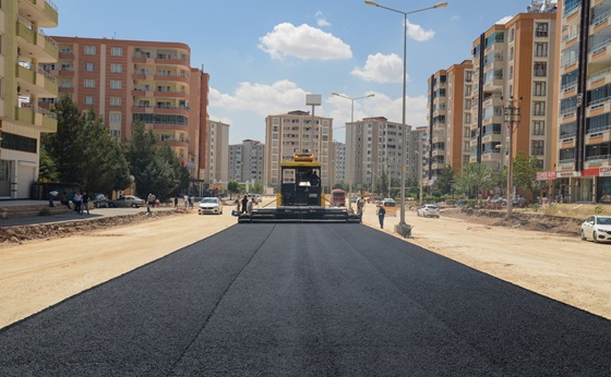 Diyarbakır Büyükşehir Belediyesi yeni yol açma ve genişletme çalışmalarını sürdürüyor