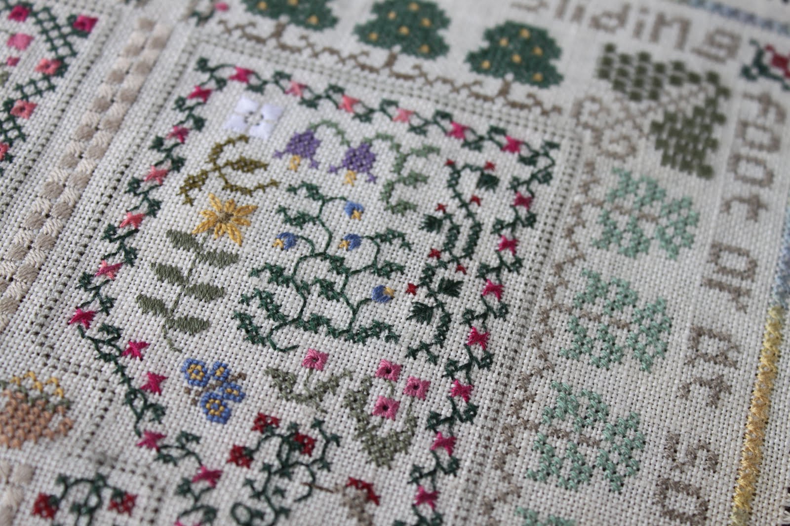 Kajsa's stitching and more: Sanctuary and Wicked finishes!!