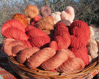 filati naturali rosso di robbia tintura naturale corsi lana filo lungo filo abilmente fiera kreativ bolzano filati naturali rosso di robbia tintura naturale fiera kreativ abilmente filo lungo filo