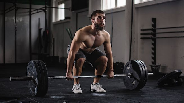 Muscle strengthening: four benefits and five useful home exercises Deadlift with barbell