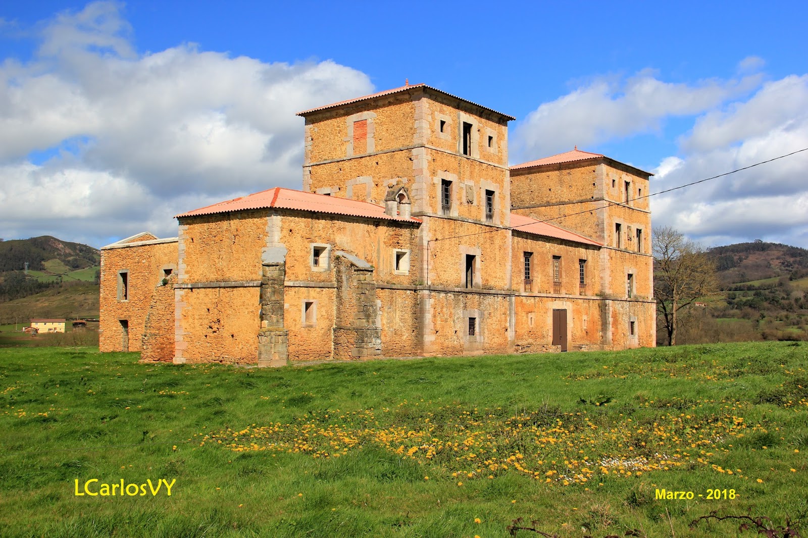 Caleyando por Llanera El Palacio de Villanueva