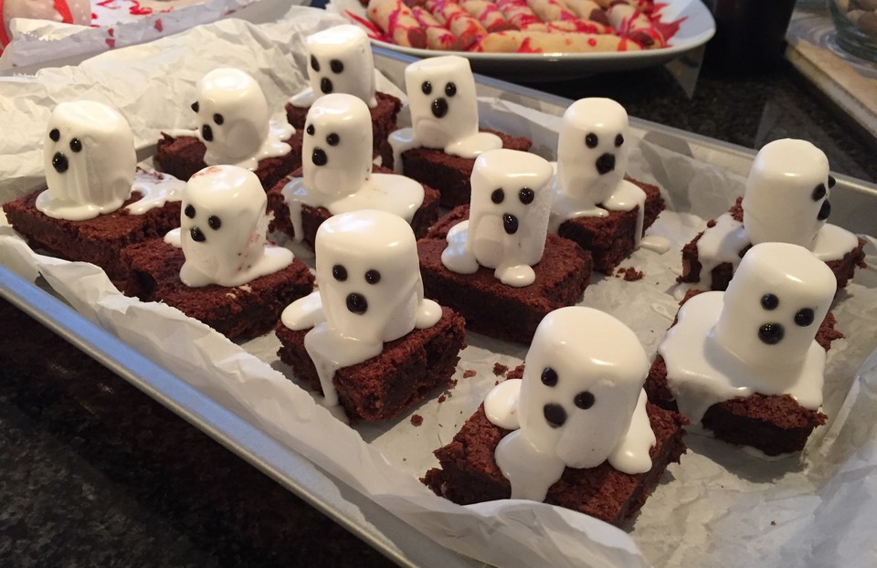 Backen - Kochen &amp; Genießen: Spooky Halloween Brownies mit Marshmallow ...