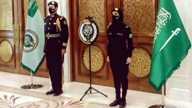 Pangeran Saudi Unggah Foto Tentara Wanita Raja Salman Pangeran Saudi Unggah Foto Tentara Wanita Raja Salman