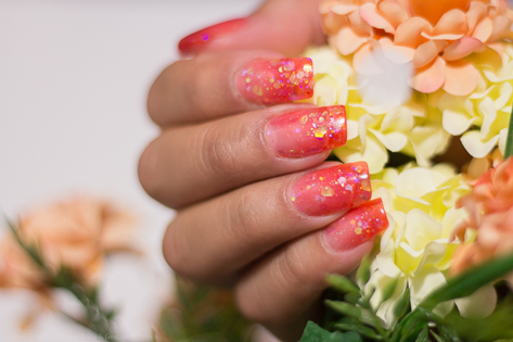 Alongamento de unhas com acrílico colorido na Classy Beauty Studio