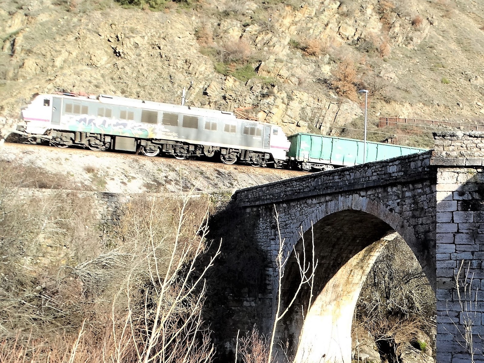 CAZANDO PUENTES PUENTE DE PUENTE DE ALBA. León