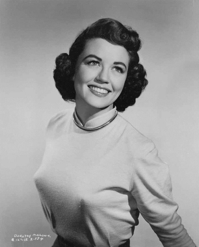 40 Glamorous Photos of Dorothy Malone in the 1940s and '50s.