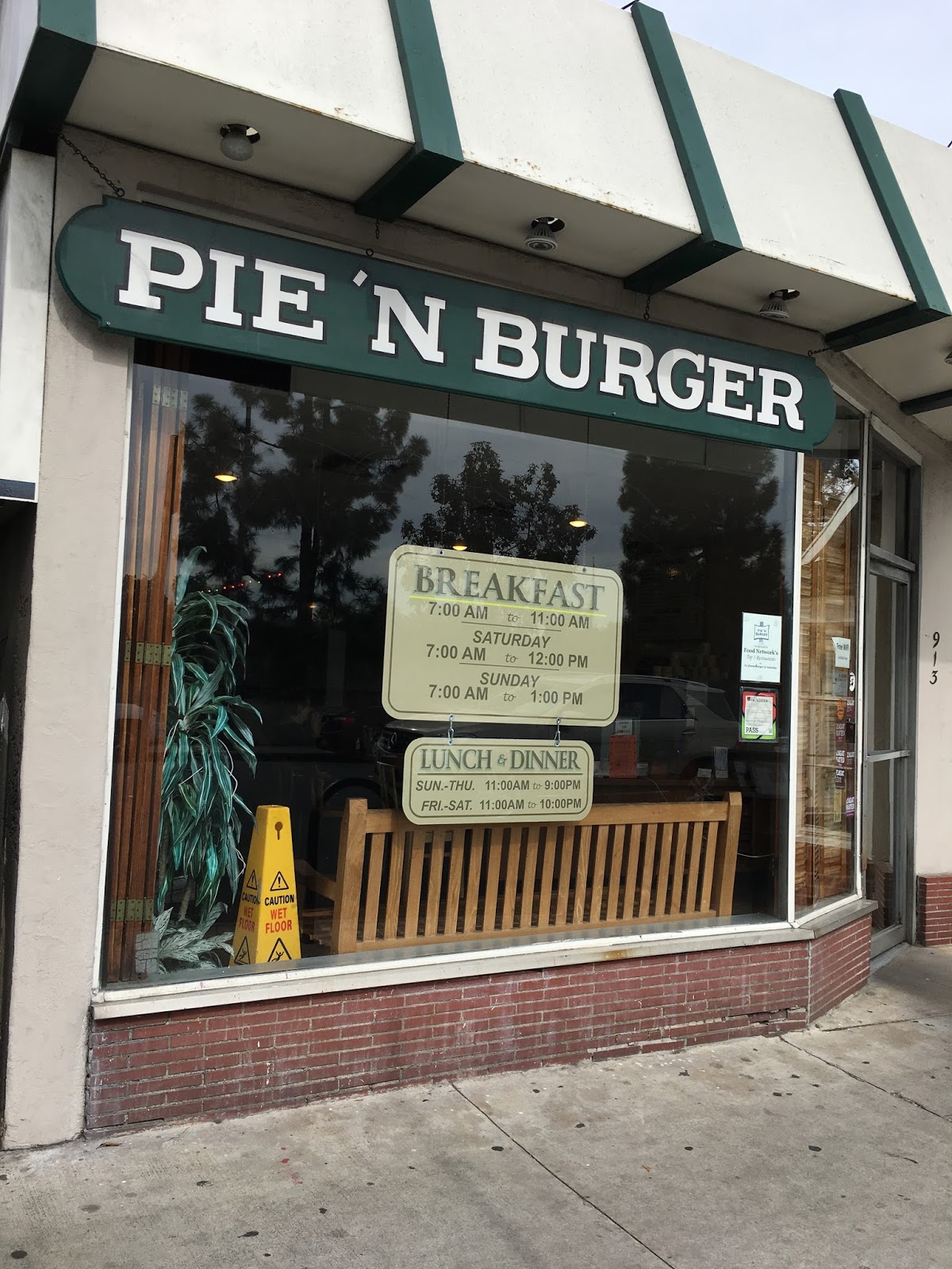 CAFE LA LA Pie n Burger in Pasadena