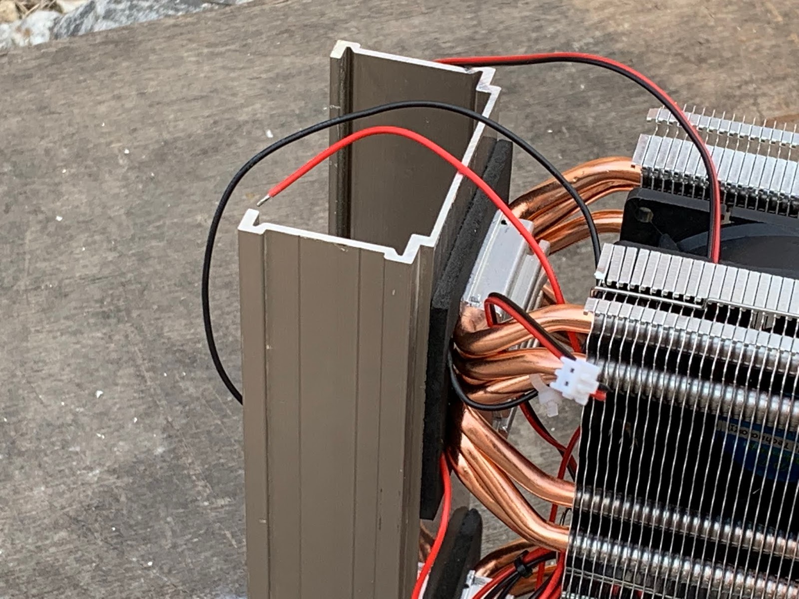 How to generate electricity from the surplus heat of a wood stove at camp TEG Thermoelectric