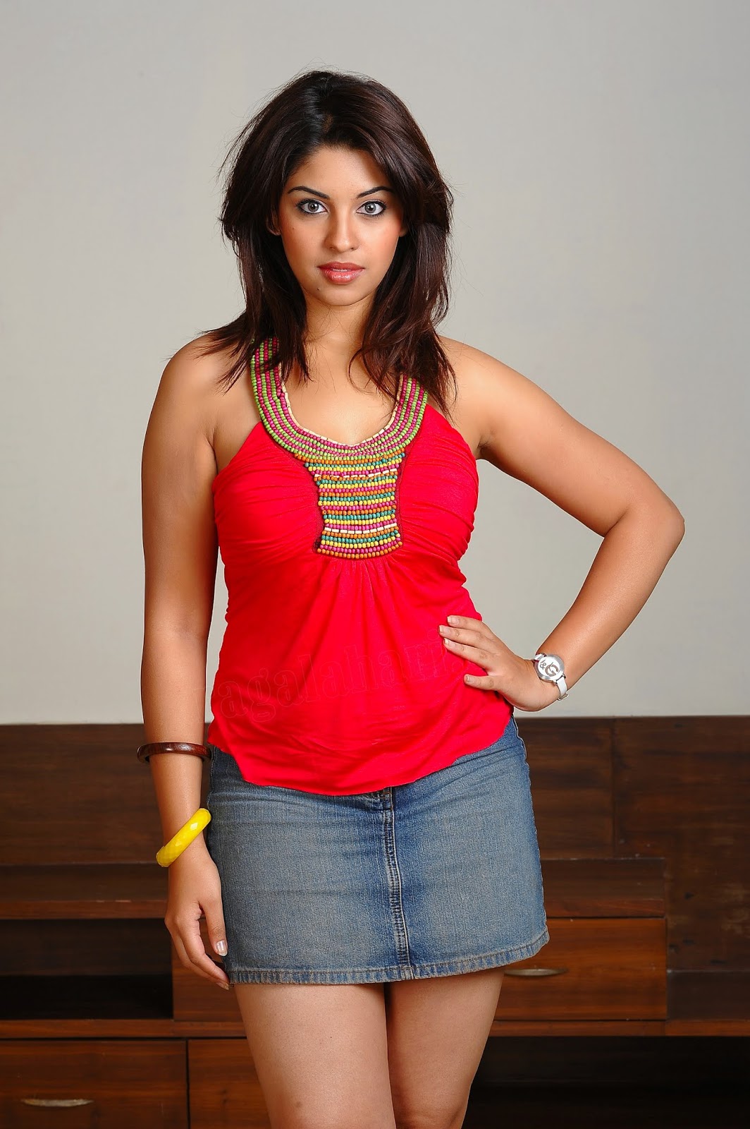 Richa Gangopadhyay Nice Thigh In Jeans Mini Skirt At Mirchi Movie