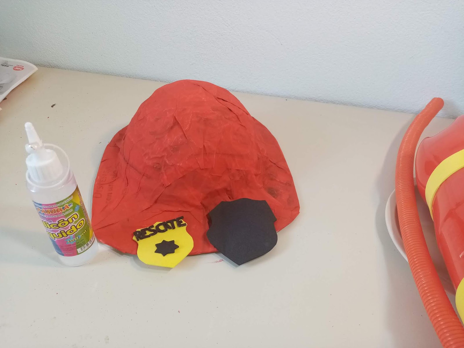 Material Reciclable Como Hacer Disfraz De Bombero Con Material